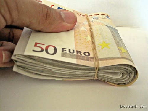 ¿Puedes ingresar 5000 en efectivo en tu cuenta bancaria sin que salten todas las alarmas de Hacienda?
