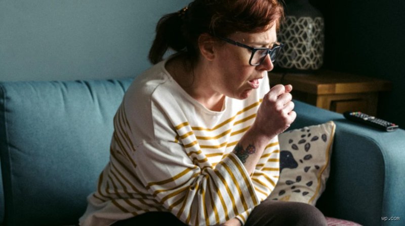 ¿Cuánto tarda en irse la tos de la neumonía? Guía real sobre tiempos de recuperación y cuándo preocuparse de verdad