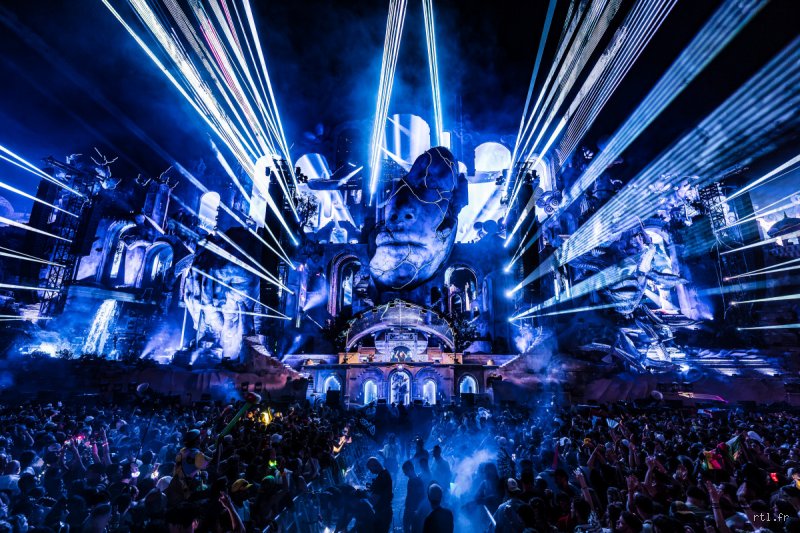 ¿Cuánto le pagan a David Guetta en Tomorrowland?