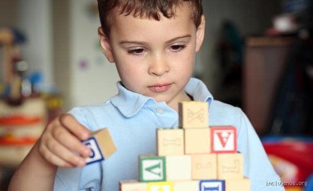¿Los niños autistas mejoran con la edad? Una mirada profunda a la evolución del neurodesarrollo y sus mitos