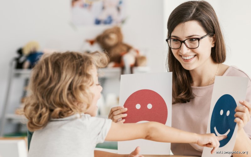¿Cómo te comunicas con una persona con autismo?