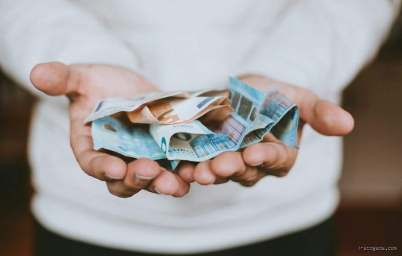 ¿Son 1000 euros mucho dinero en España?
