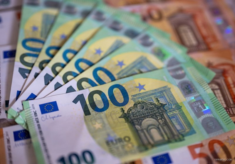 ¿Cuánto son 100 euros al mes?