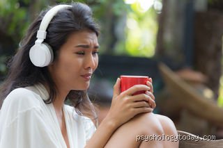 ¿Cómo se llama cuando una canción te hace llorar?