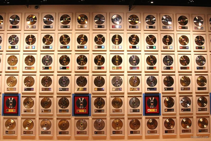 ¿Cuál es la banda con más discos de oro?