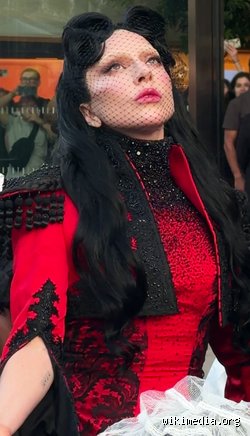 ¿Cuántas octavas canta Lady Gaga?