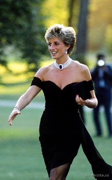 ¿Cuál es la historia detrás del vestidito negro?