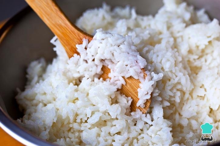¿Cómo se consigue que el arroz quede suelto y no pegajoso?