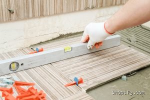 ¿Cuál es la verdadera diferencia entre floor y flat en el mercado inmobiliario internacional de lujo?