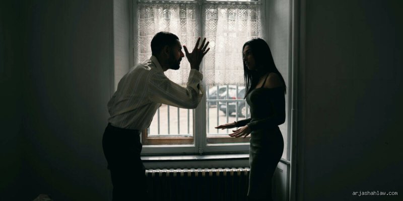 ¿Está permitido legalmente gritarle a alguien?