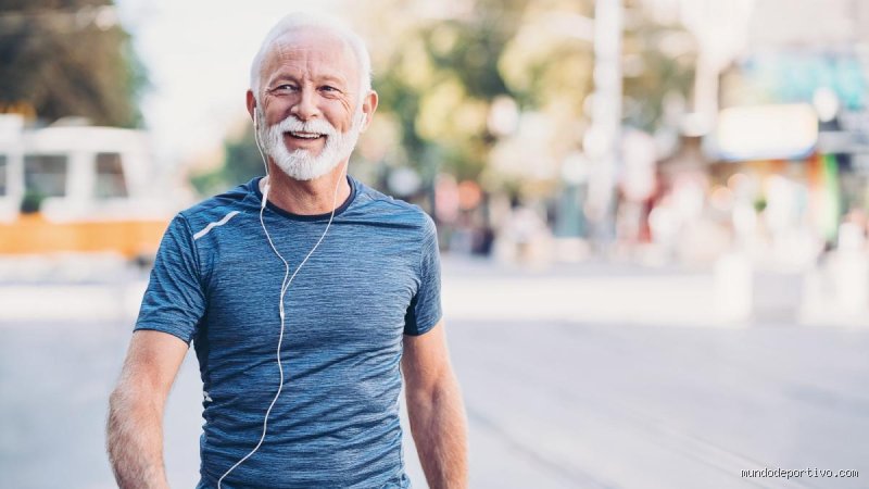 ¿Cuántos minutos debe caminar una persona de 70 años?