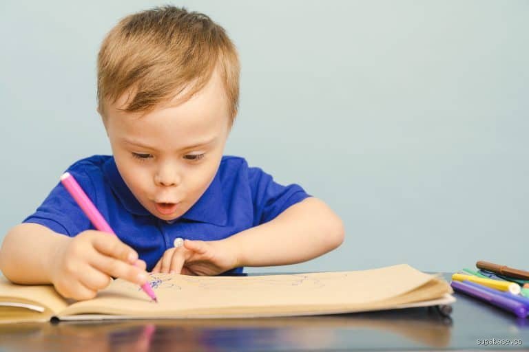 ¿Cuándo empieza a hablar un niño con síndrome de Down?