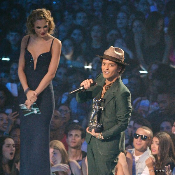 ¿Cuál es la altura exacta de Bruno Mars?
