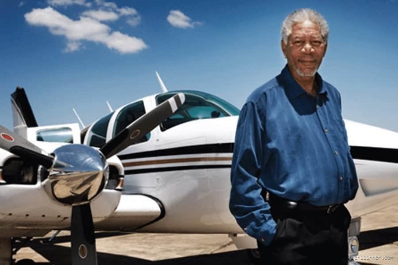 ¿Cuántos aviones posee Morgan Freeman?