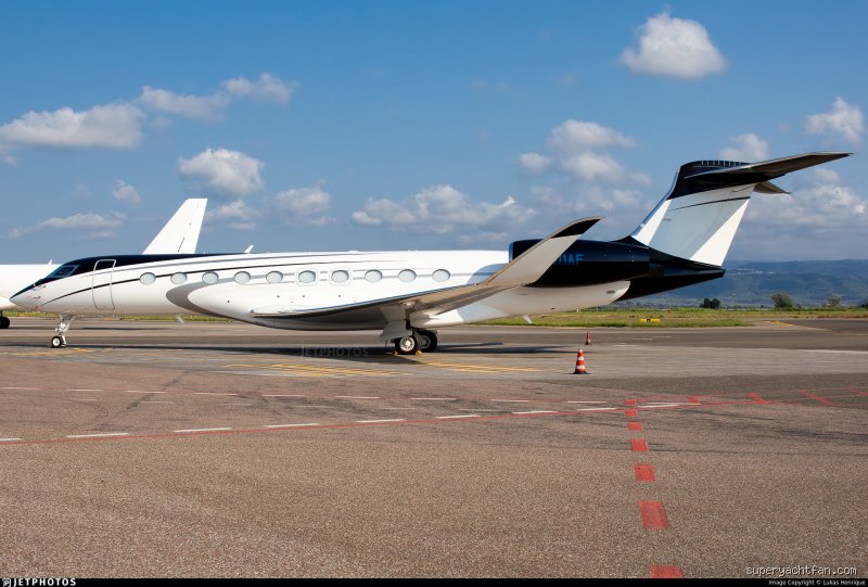 ¿Cuántos aviones privados posee Jeff Bezos?
