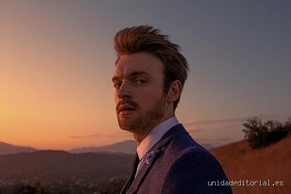 ¿Finneas recibió educación en casa?