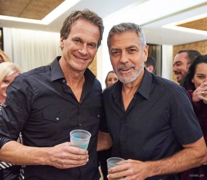 ¿George Clooney dio dinero a sus amigos?