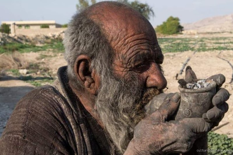 ¿Hombre lleva 60 años sin ducharse?