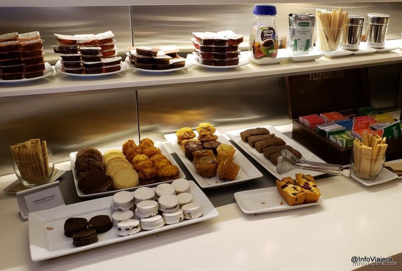 ¿Se paga la comida en la sala VIP?