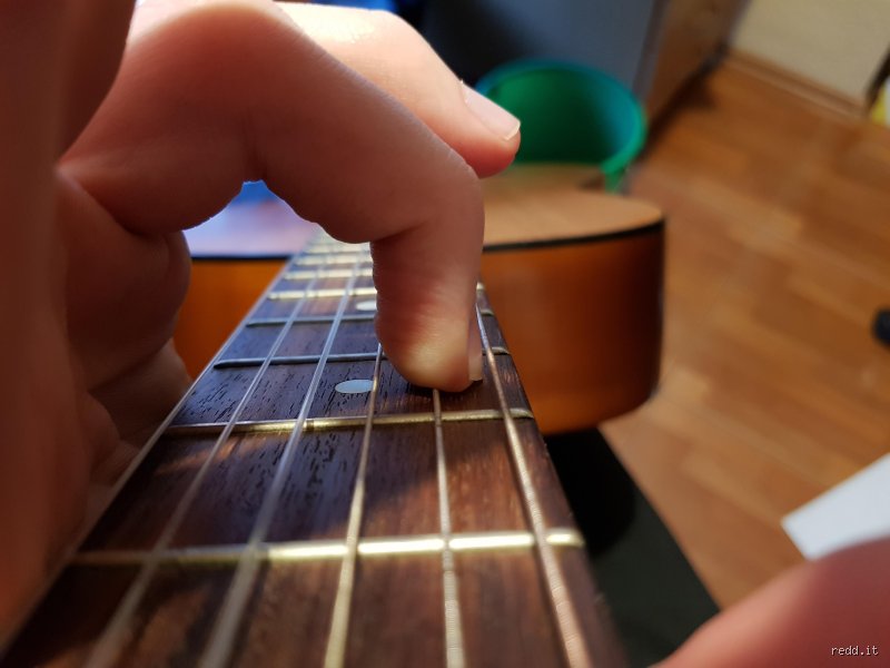¿Cómo no tocar otras cuerdas en la guitarra?
