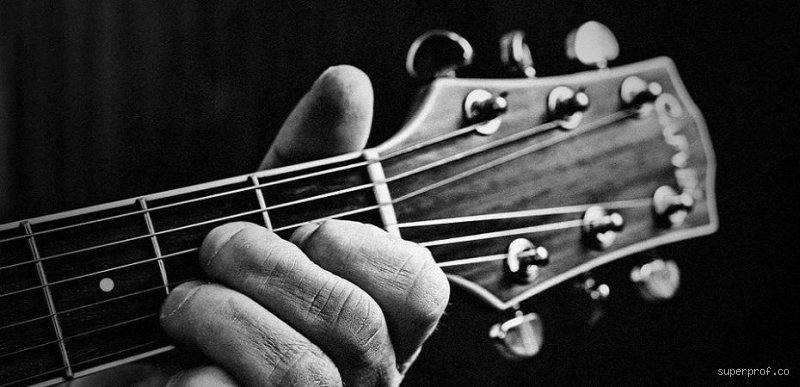 ¿Cuánto debo cobrar por una clase de guitarra de 30 minutos?