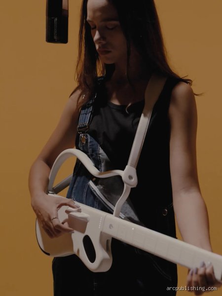 ¿Cuánto tiempo puede estar una guitarra sin cuerdas?