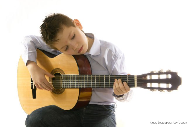 ¿Cuántos años se necesitan para tocar la guitarra?