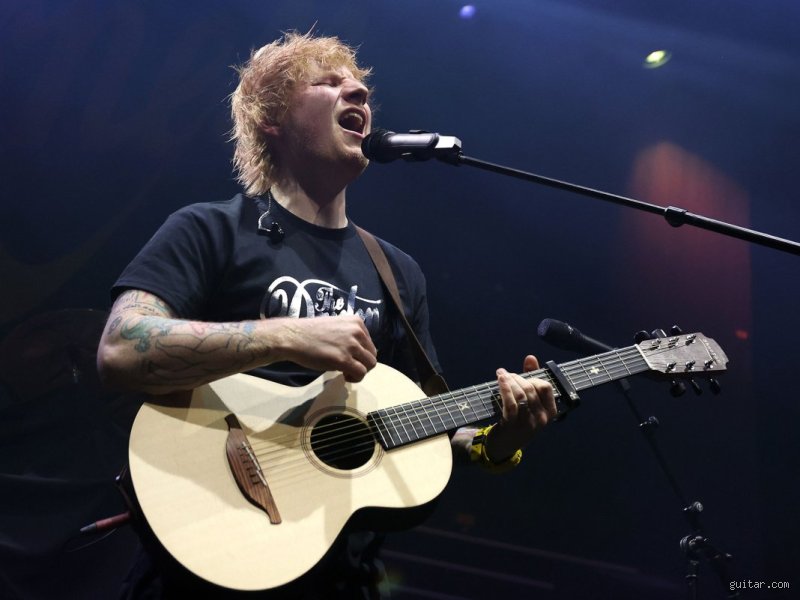 ¿Ed Sheeran usa una guitarra de 3/4?