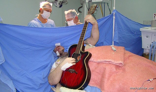 ¿Enfermedades por tocar guitarra?