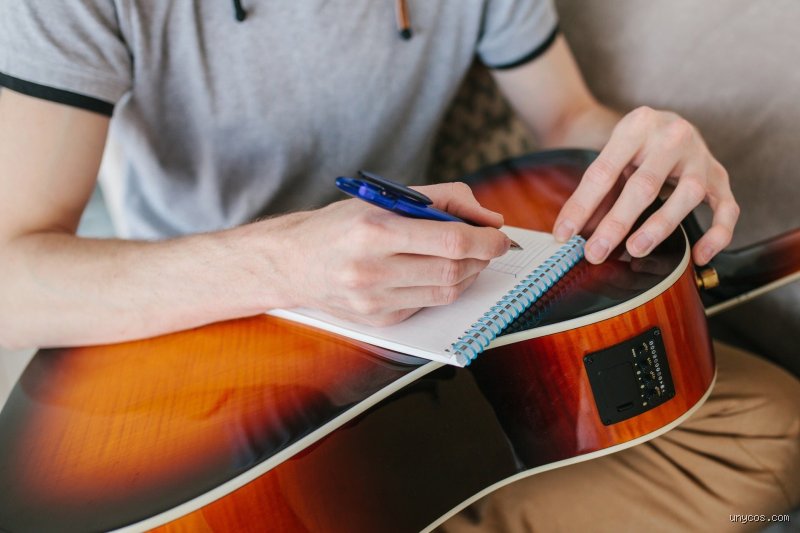¿Es la guitarra el instrumento más difícil de tocar?