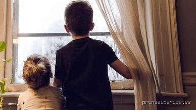 ¿Consecuencias legales de dejar a un niño solo en casa?