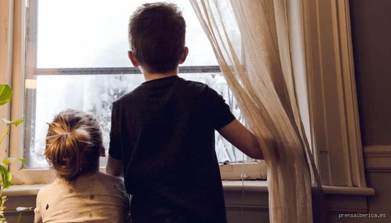 ¿Edad legal para dejar niños solos en casa en España?