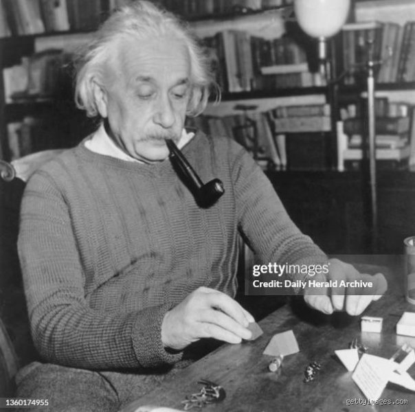 ¿Albert Einstein fumaba?