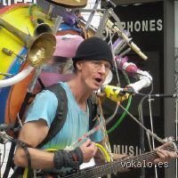 ¿Cómo se les dice a las personas que tocan todos los instrumentos?