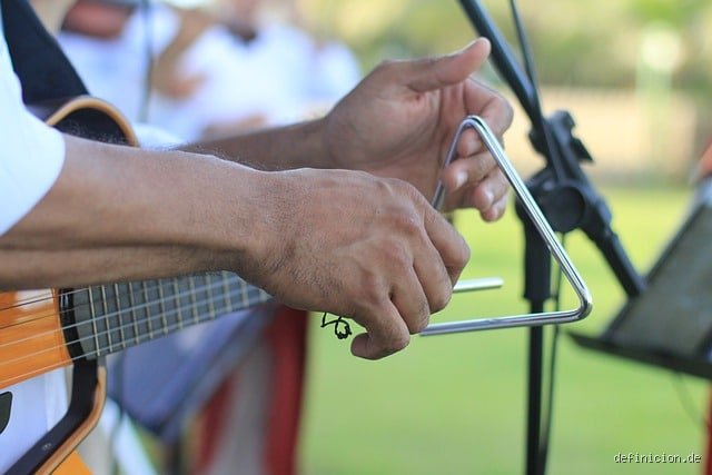 ¿Es la guitarra un idiófono?