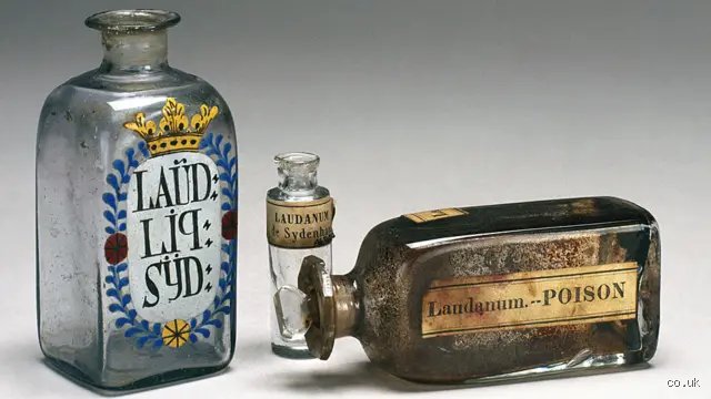 ¿Cuál fue el primer medicamento que se inventó?