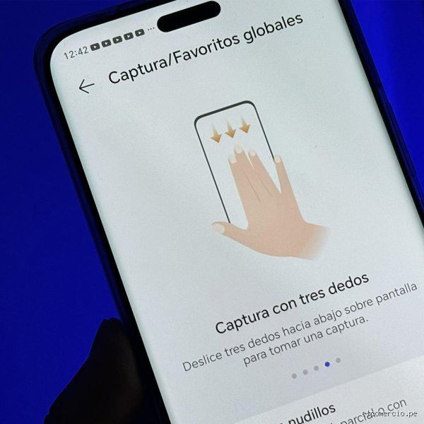 ¿Cómo activar el captura de pantalla con los dedos?