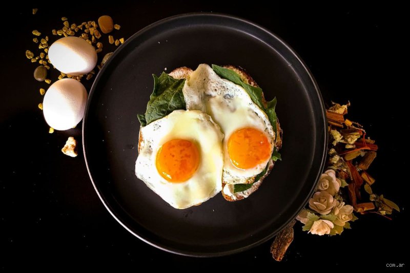 ¿Cuántos huevos se pueden comer al día según un cardiologo?