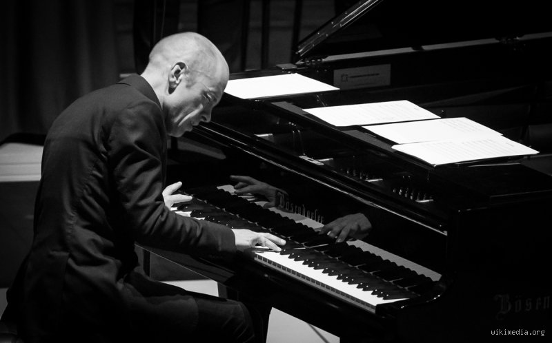 ¿Cómo se les dice a las personas que tocan el piano?