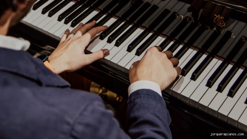 ¿Cuál es la psicología de tocar el piano?
