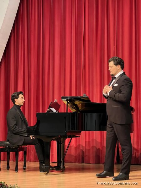 ¿Cuánto cobra un buen pianista?