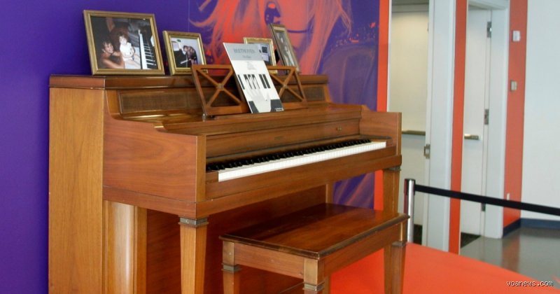 ¿Cuánto cuesta el piano de Lady Gaga?