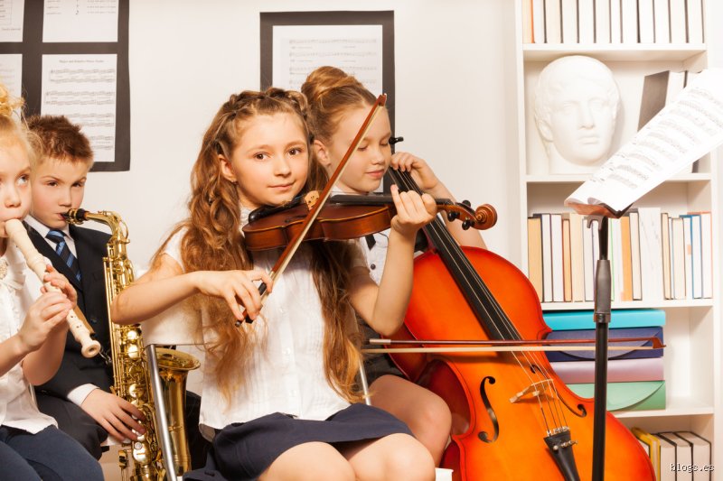 ¿Debería un niño aprender primero a tocar el piano o el violín?
