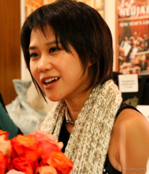 ¿Edad Yuja Wang?