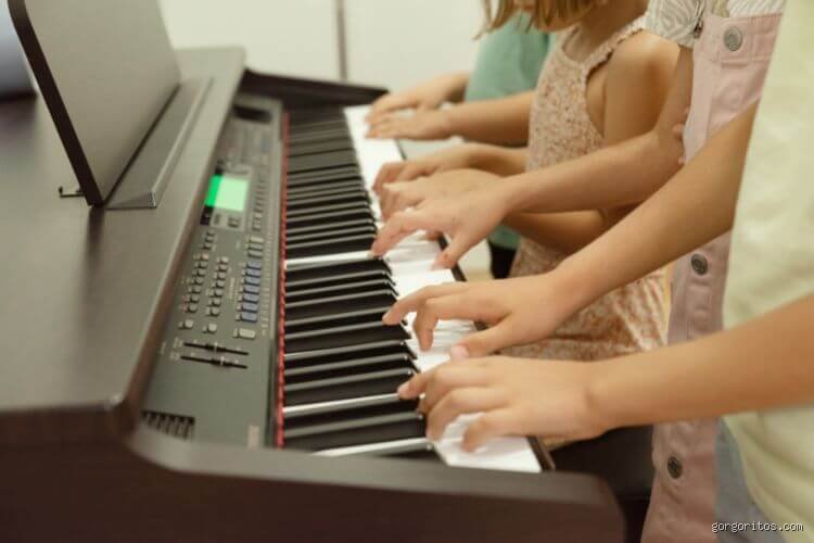¿Tocar el piano significado?