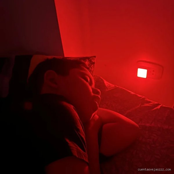 ¿Debería dormir con una luz roja encendida toda la noche?